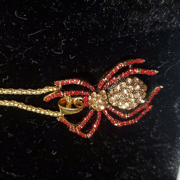 New Betsey Johnson Long Gold Tone Chain Rhinestone Spider Pendant Necklace. - Picture 10 of 11